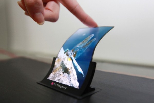 LG представила первые в мире гибкие экраны OLED для смартфонов